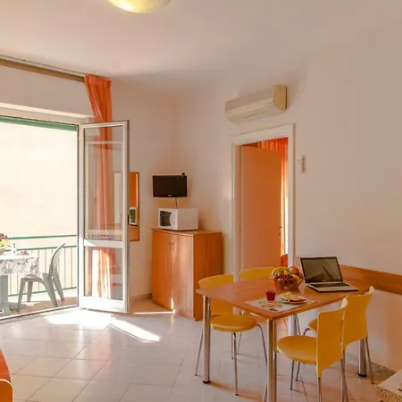 Ξενοδοχείο με διαμερίσματα Isophylla