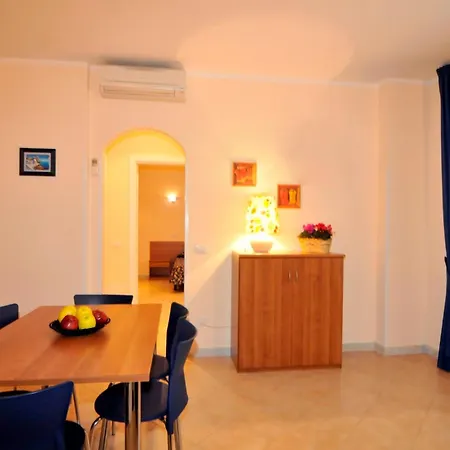 Isophylla מלון דירות 4*